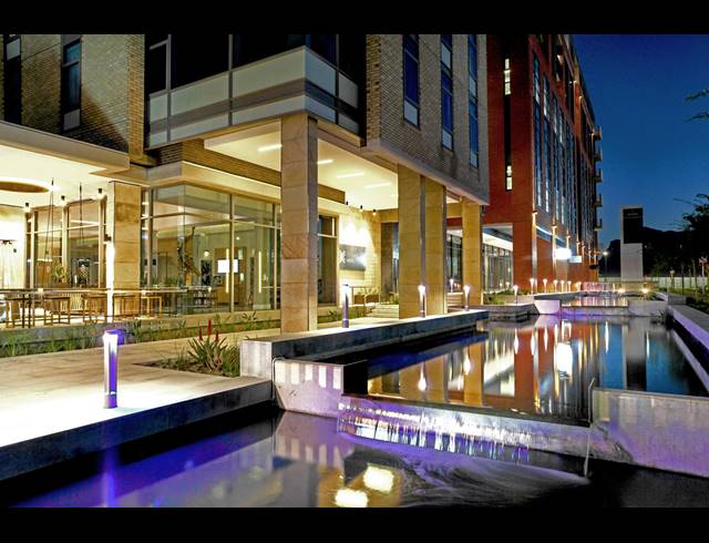 142M² OFFICE TO LET IN CENTURY CITY